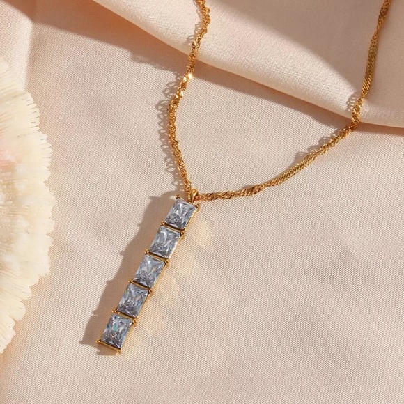 New Luxury 18K Gold Bar Necklace, nice Necklace, cute Necklace - Picture 2 of 5